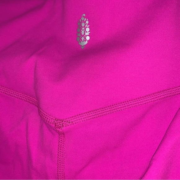 Free People Movement Wave Rider Pocket Leggings in “Living Magenta” NWOT - Picture 10 of 10